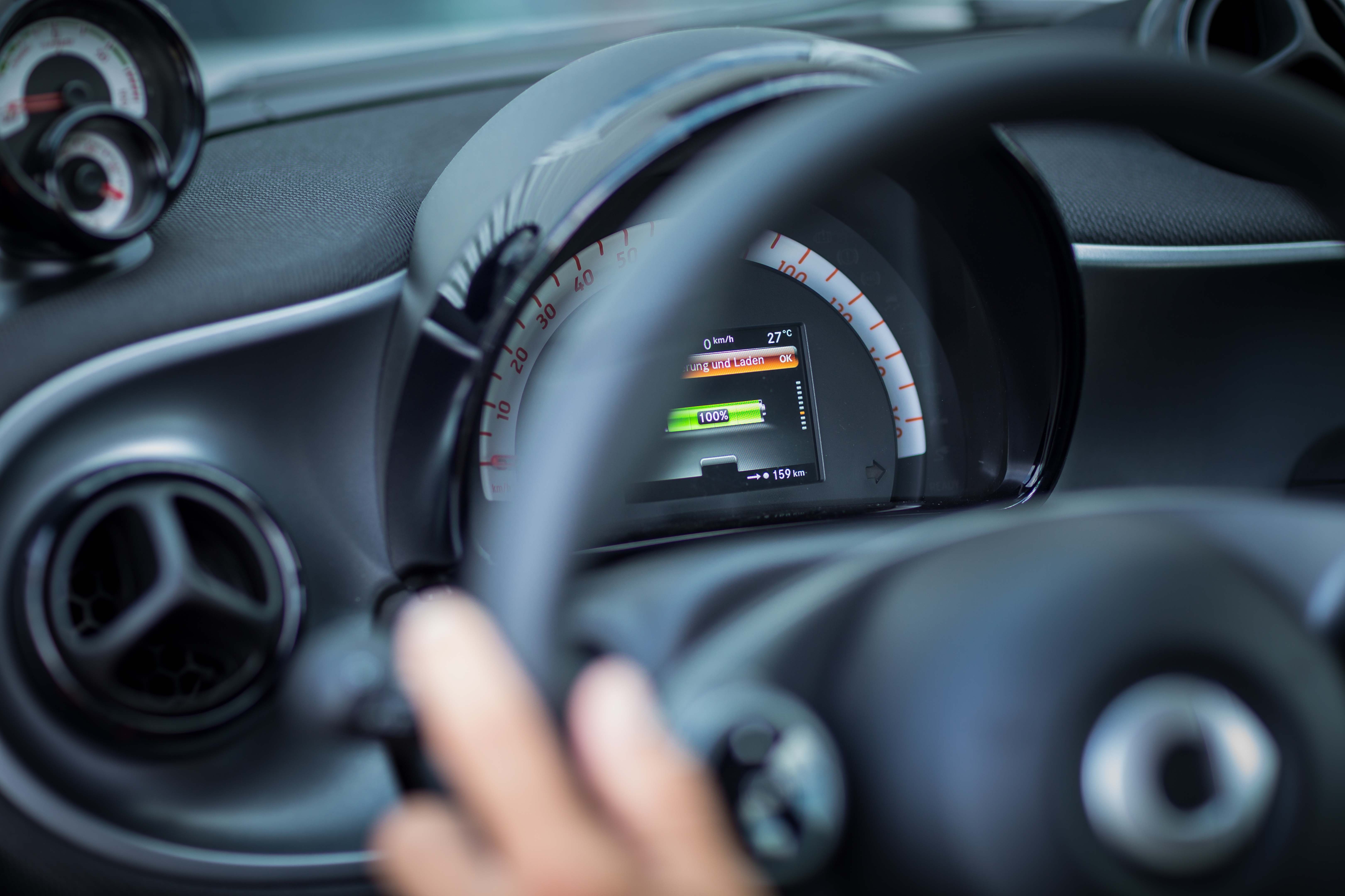 Der Innenraum eines E-Autos.
