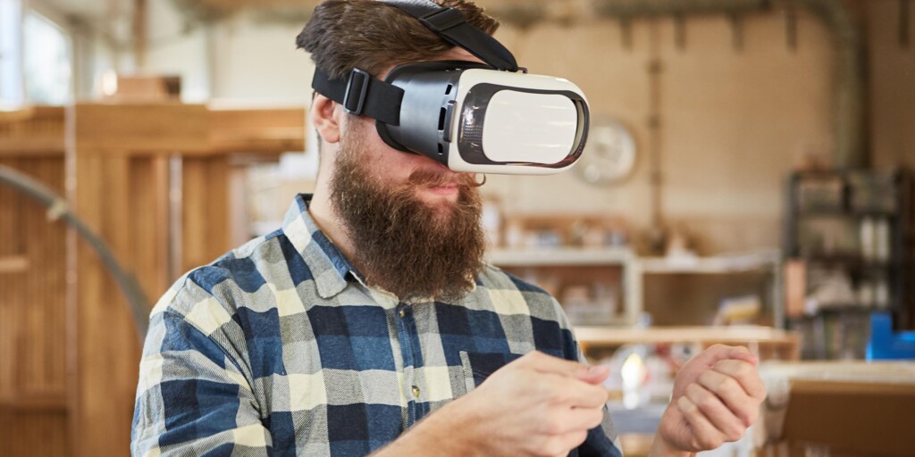 Handwerker mit VR-Brille