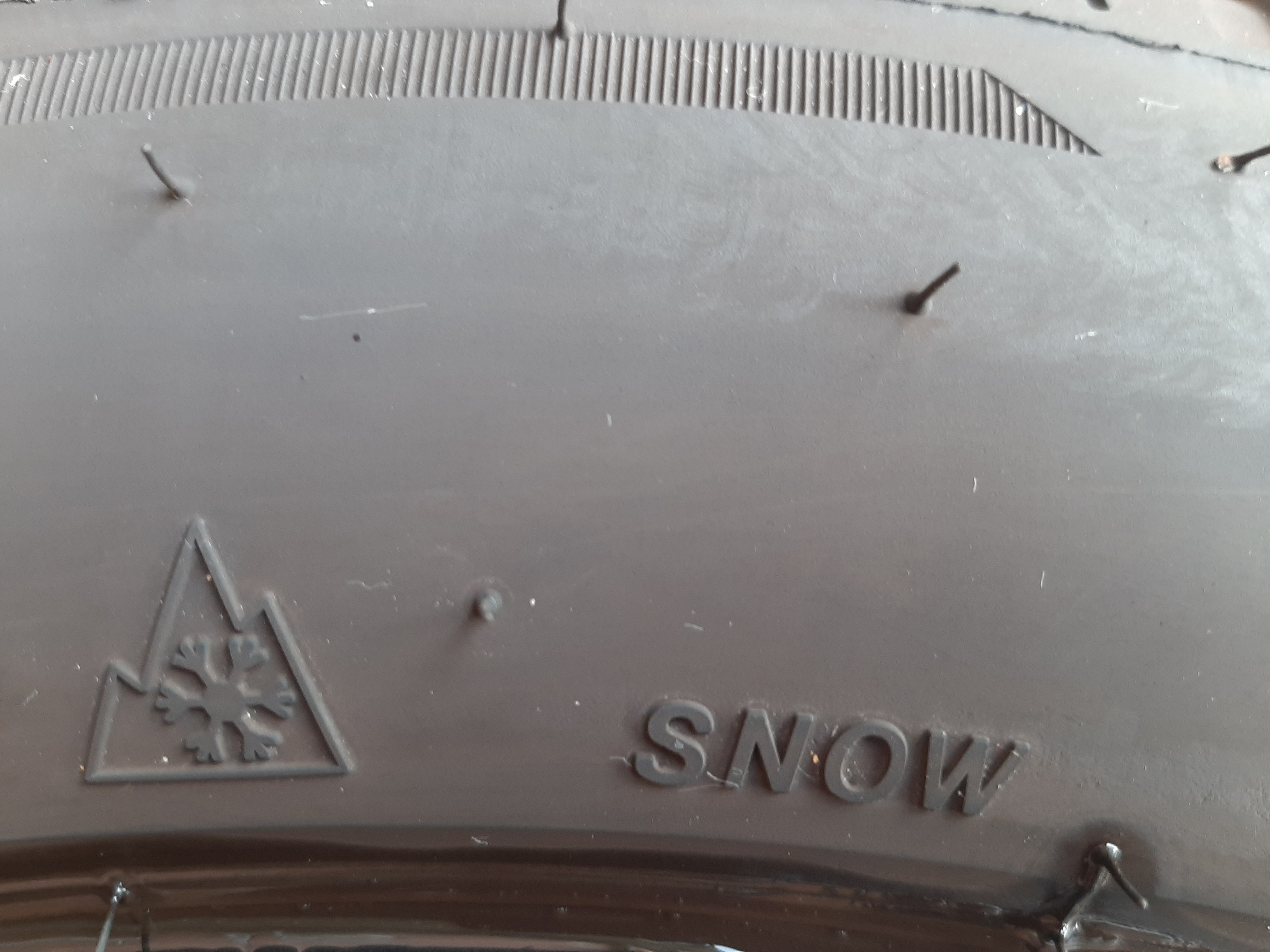 Das Alpine-Symbol – einem Berg mit Schneeflocke.