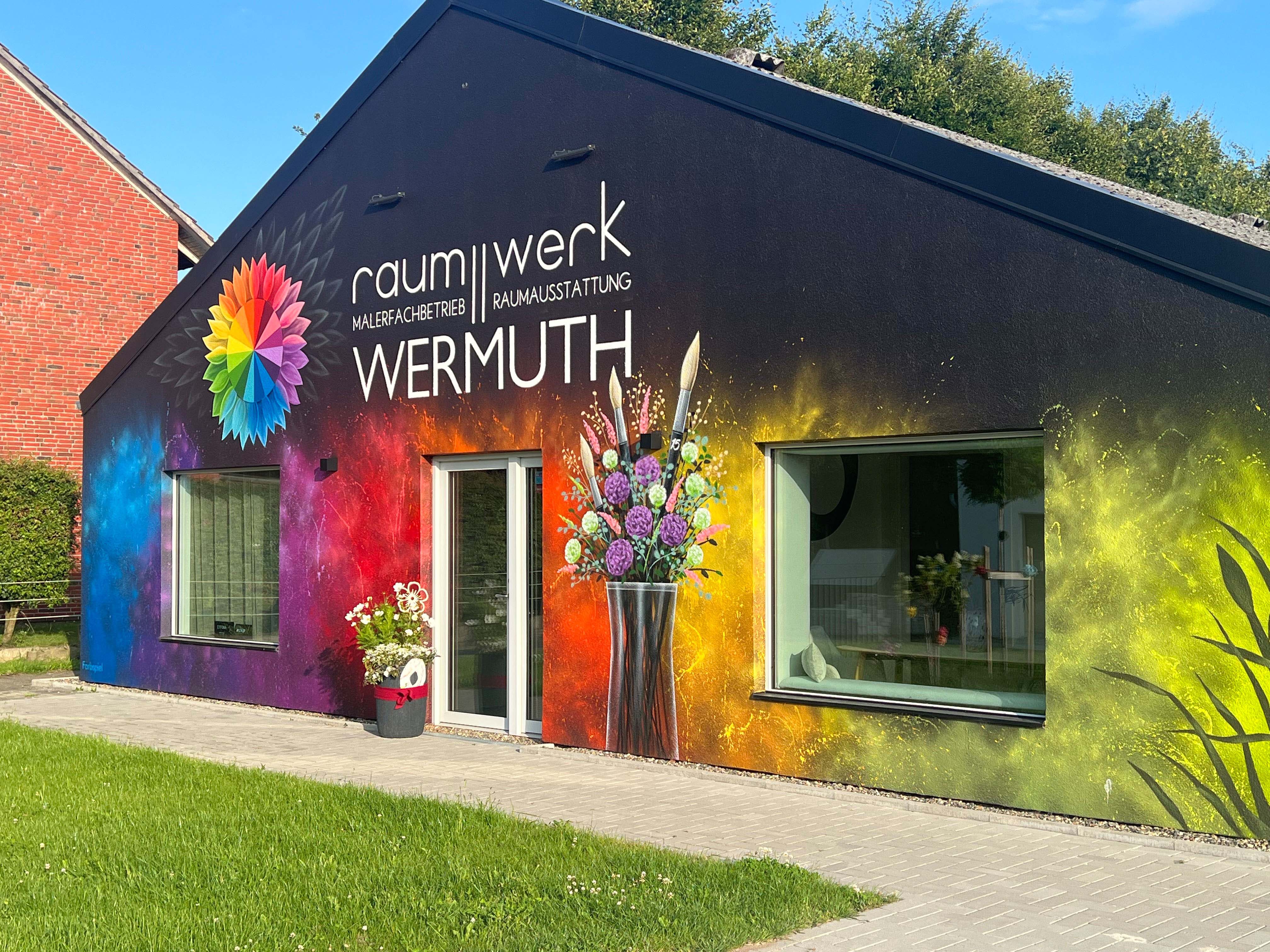Der Eingang zur neuen Ausstellung des Betriebes raumIIwerk in Westerholt. 