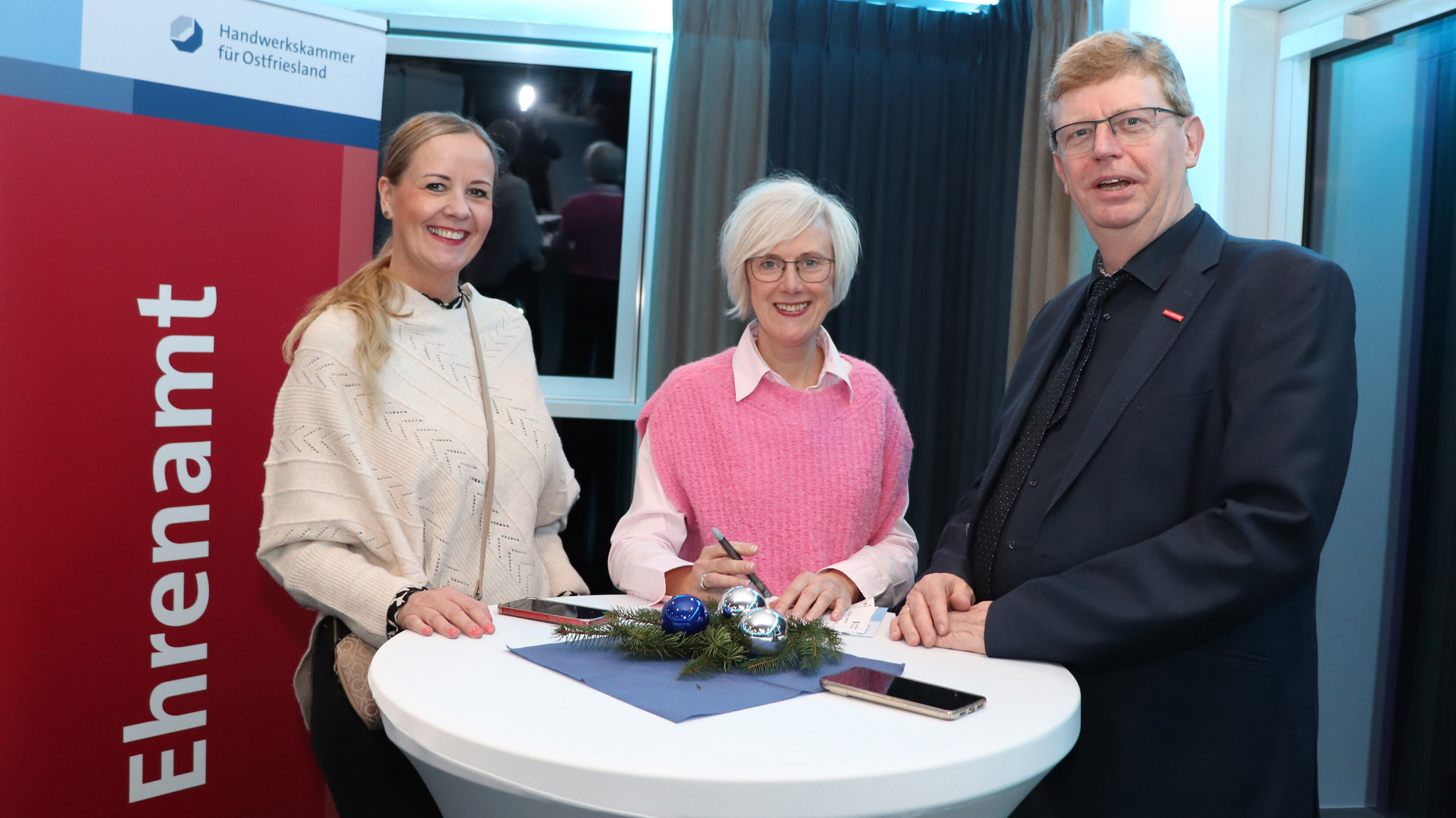 Dirk Westermann von der Werbeagentur Mangoblau aus Oldenburg hielt einen Vortrag über Künstliche Intelligenz.