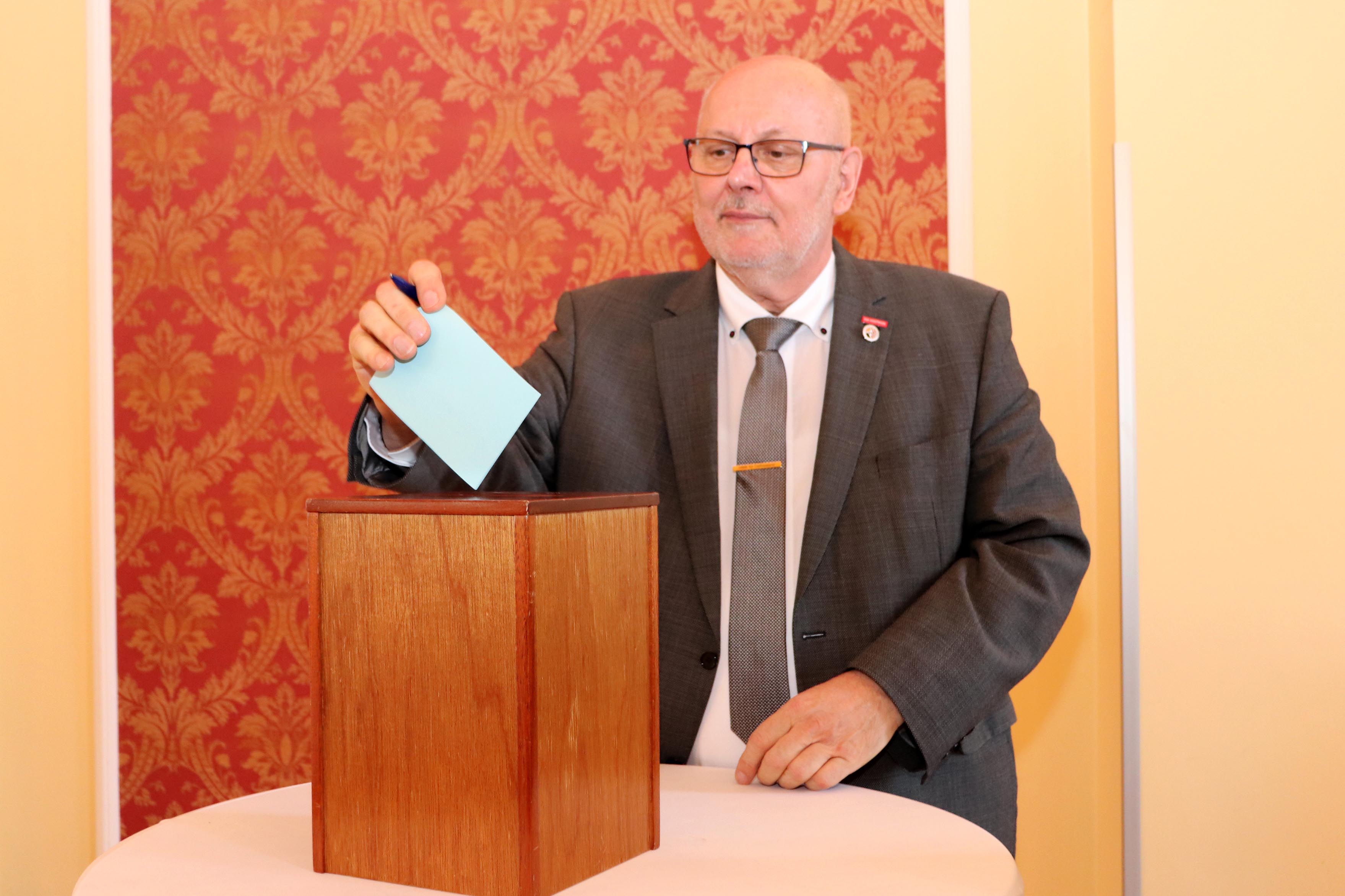 Vizepräsident Jörg Klein steht der Vollversammlung auf Arbeitnehmerseite vor. Er begeht seine vierte Wahlperiode.