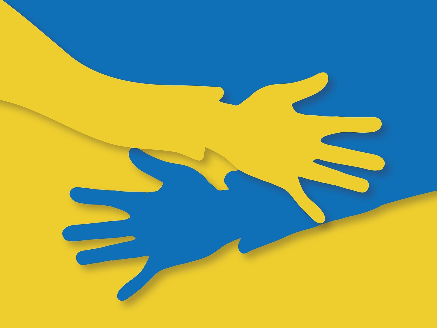 Zwei Hände treffen sich in der Bildmitte: Die obere Hand ist gelb, kommt von links oben und zeigt nach unten. Die untere Hand ist blau, kommt von rechts mitte und zeigt nach schräg unten. Zusammen erinnern sie farblich an die ukrainische Flagge.