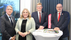 Das Präsidium legt gemeinsam mit weiteren Vollversammlungsmitgliedern die Rahmenbedingungen für die Handwerkskammer fest (v.r.): Präsident Albert Lienemann, Arbeitgeber-Vizepräsidentin Imke Hennig, Hauptgeschäftsführer Jörg Frerichs und Arbeitnehmer-Vizepräsident Jörg Klein.