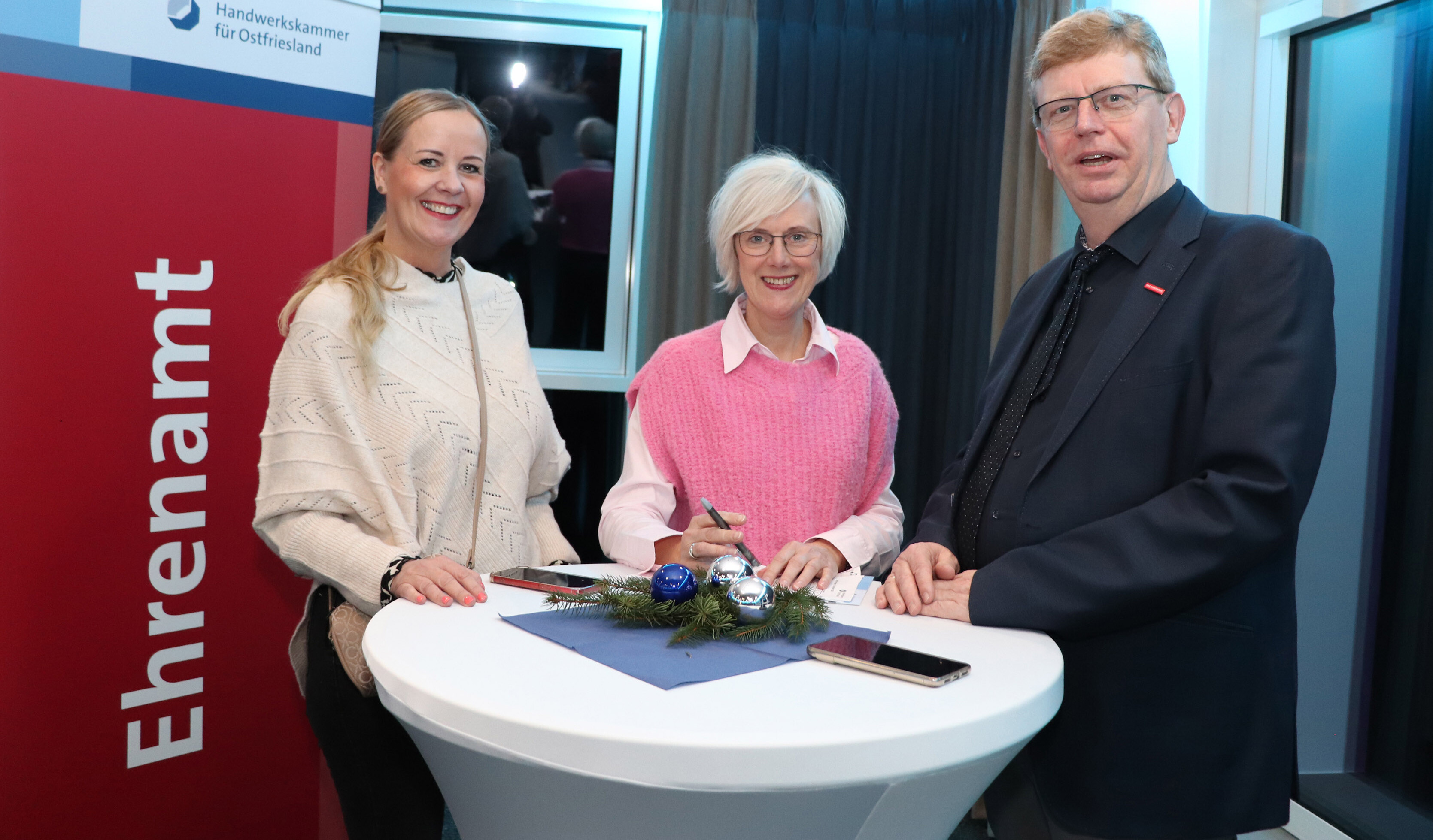 Dirk Westermann von der Werbeagentur Mangoblau aus Oldenburg hielt einen Vortrag über Künstliche Intelligenz.
