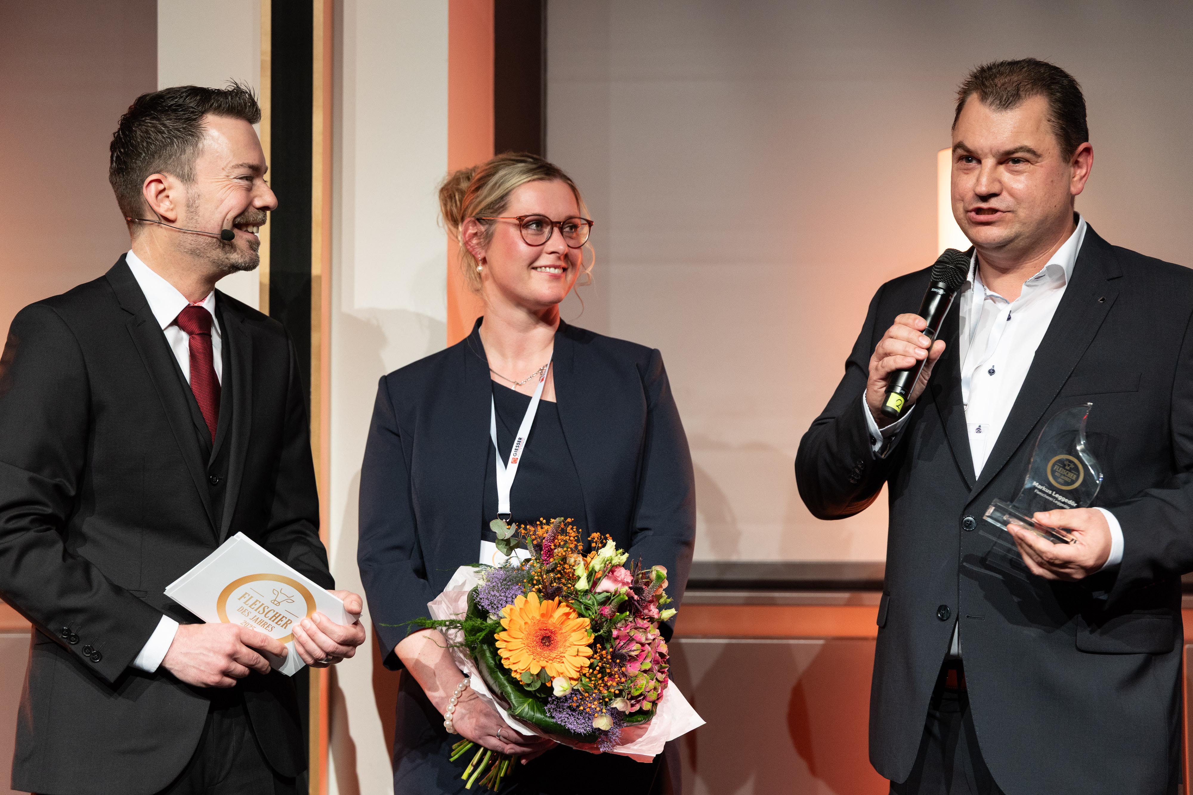 Jörg Schiffeler, Chefredakteur afz-allgemeine fleischer zeitung, mit Bärbel uns Markus Leggedör.