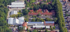 Luftbild Handwerkskammer Das Bild zeigt das Verwaltungsgebäude der Handwerkskammer für Ostfriesland und des Berufsbildungszentrums mit einem Teil der Werkstatthallen aus der Luft