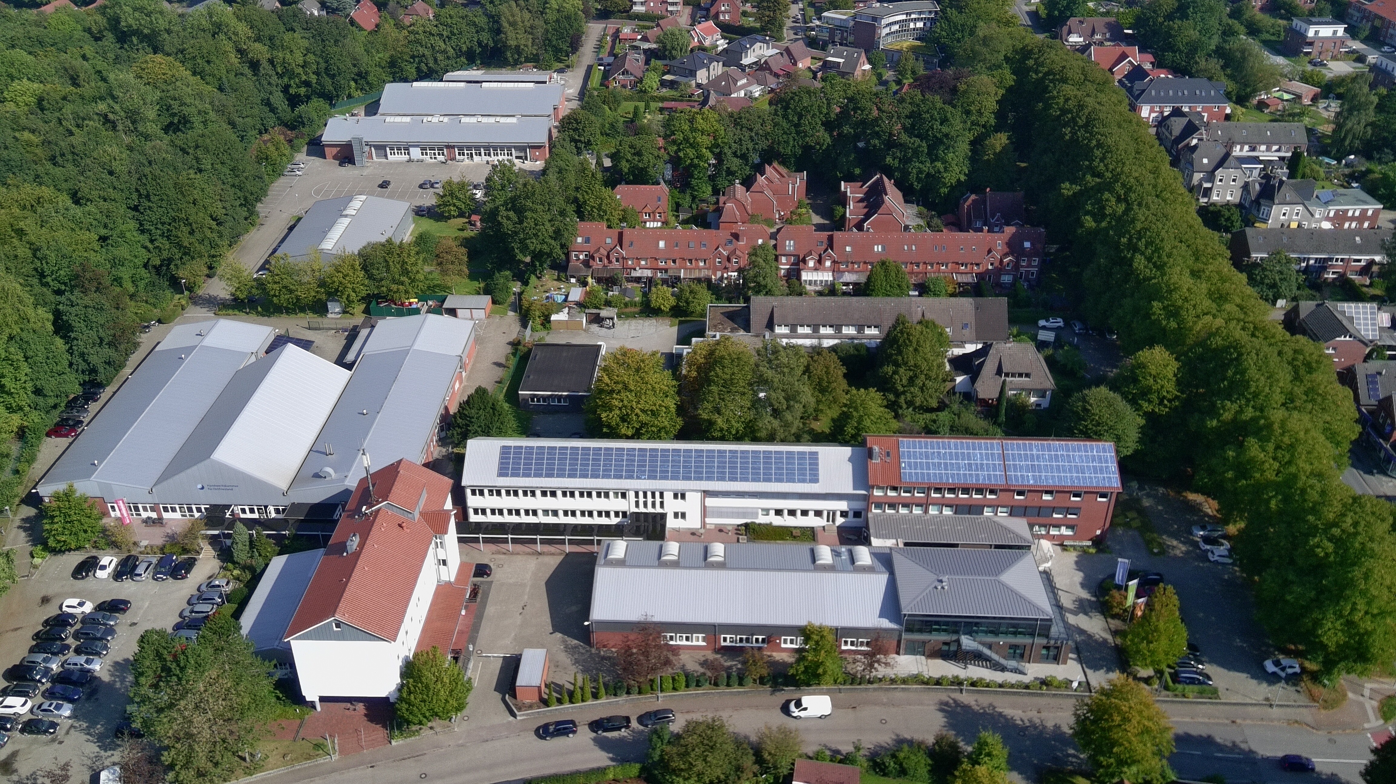 Luftaufnahme der Handwerkskammer für Ostfriesland.