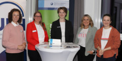 Gestalteten den Abend für die weibliche Seite des Handwerks (v.l.): HWK-Datenschutzbeauftragte Martina Fokken, HWK-Betriebsberaterin Svea Janssen, NBank-Beraterin Katrin Proctor, Vizepräsidentin Imke Hennig und Wirtschaftsingenieurin Marike Campen.